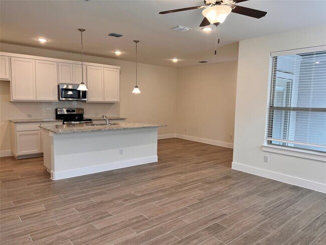 Building Photo - 442 Parkline Dr