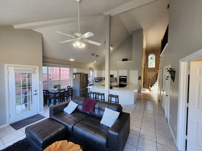 Building Photo - 929 Parker Dr