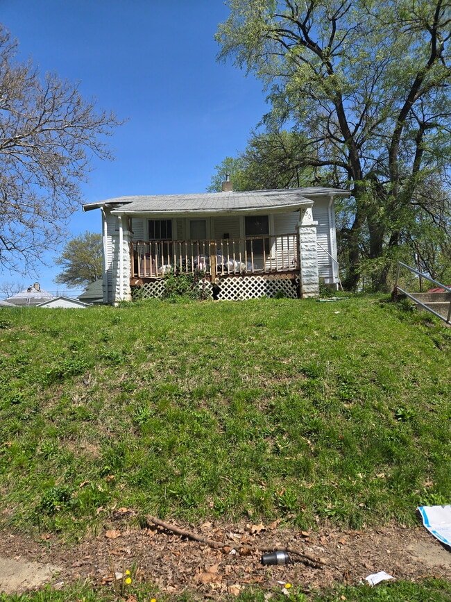 Primary Photo - 830 E Rogers Ave