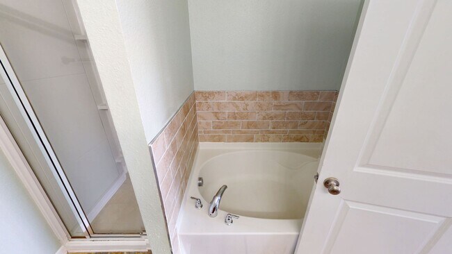 Building Photo - 4 Bedrooms w/ Privacy Fence & Community Pool!