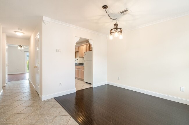 Building Photo - 3 bedroom townhouse in Carlisle