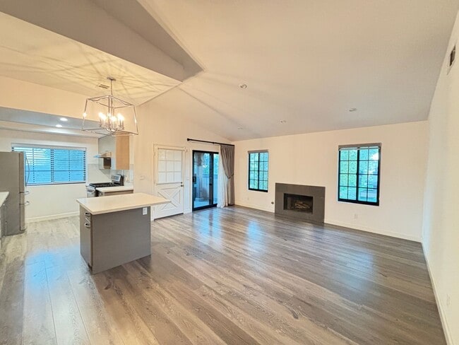 Primary Photo - Beautiful 2 Bedroom 2 Bath Condo