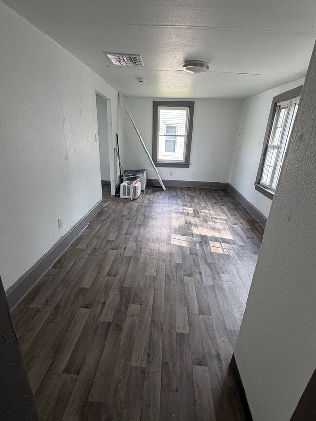 Building Photo - Quaint one bedroom Home!