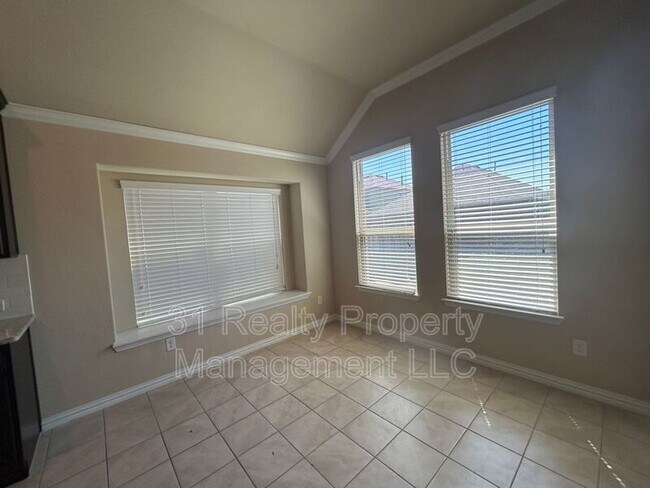 Building Photo - 16616 Central Garden Ln