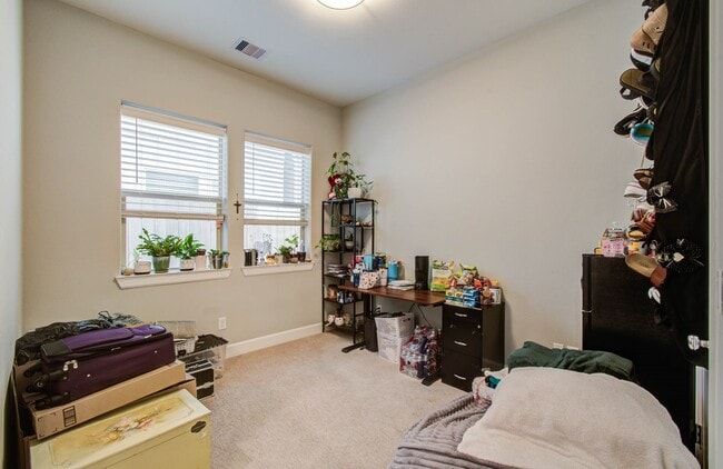 Building Photo - 2115 Naomi St