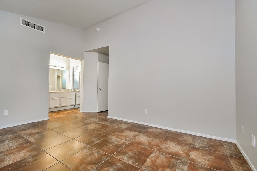 Building Photo - 1621 Running Creek Dr