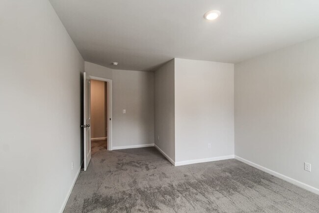 Building Photo - 238 Sunbury Way