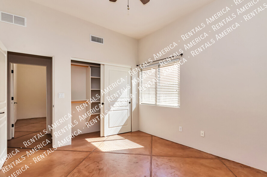 Building Photo - 1711 N Baxter Dr