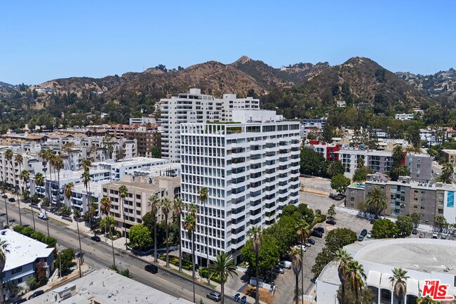 Building Photo - 7135 Hollywood Blvd
