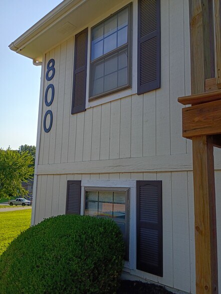Building Photo - 800 NE Ball Dr