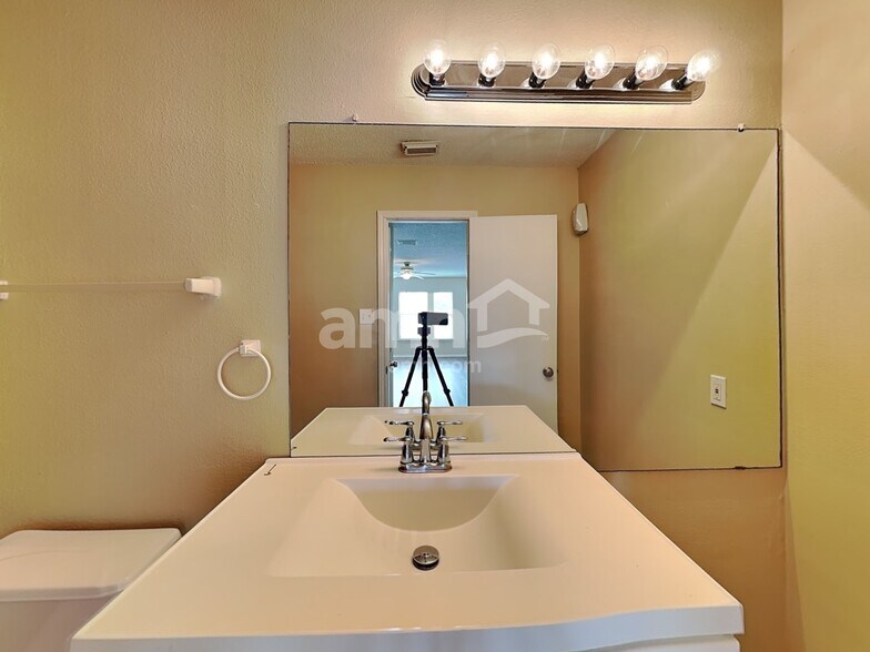 Building Photo - 11011 Victors Hl