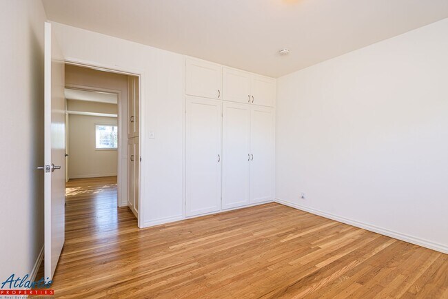 Building Photo - Gorgeous Home | Desirable Location