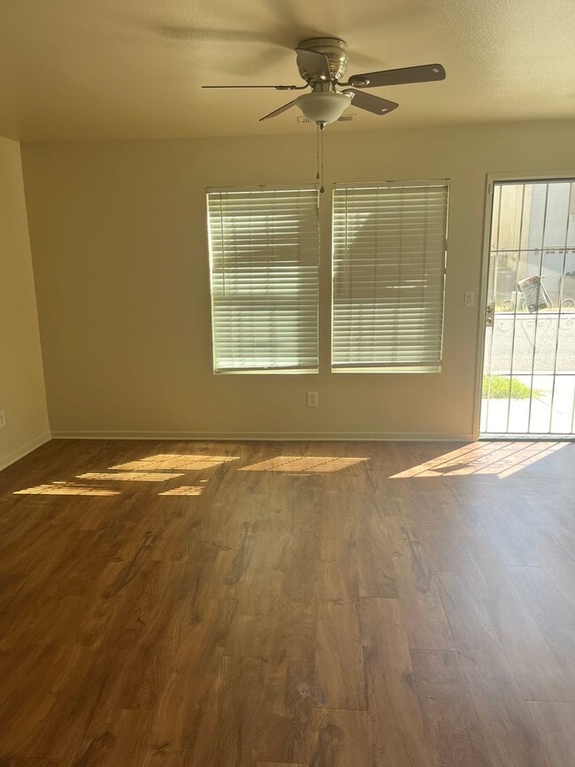 Building Photo - 3 bedroom 2 bath Home in Merced