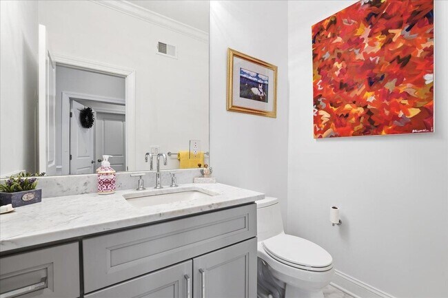 Building Photo - 41 Bentley Ave