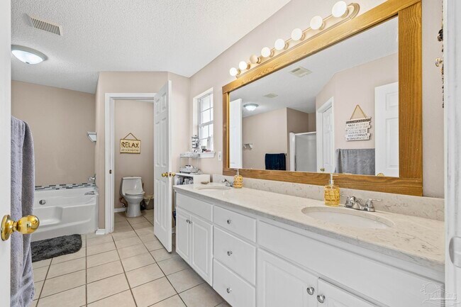 Building Photo - 8092 Hartington Dr