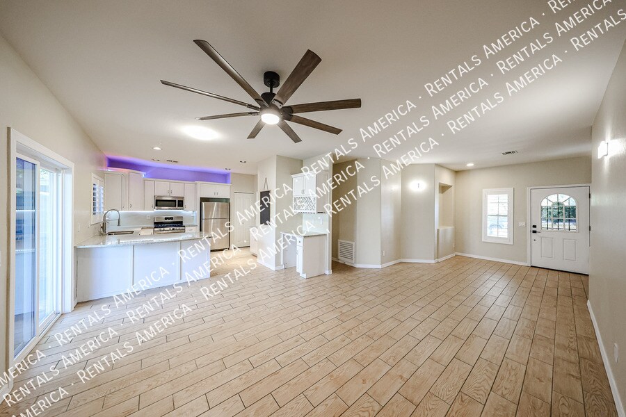 Building Photo - 17219 N 19th Run