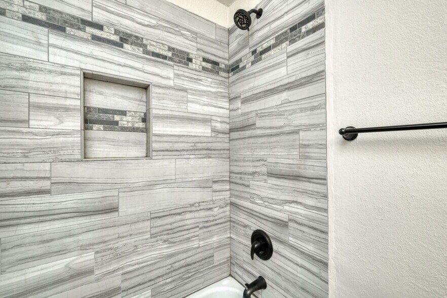 Building Photo - 6407 Auburn Dr