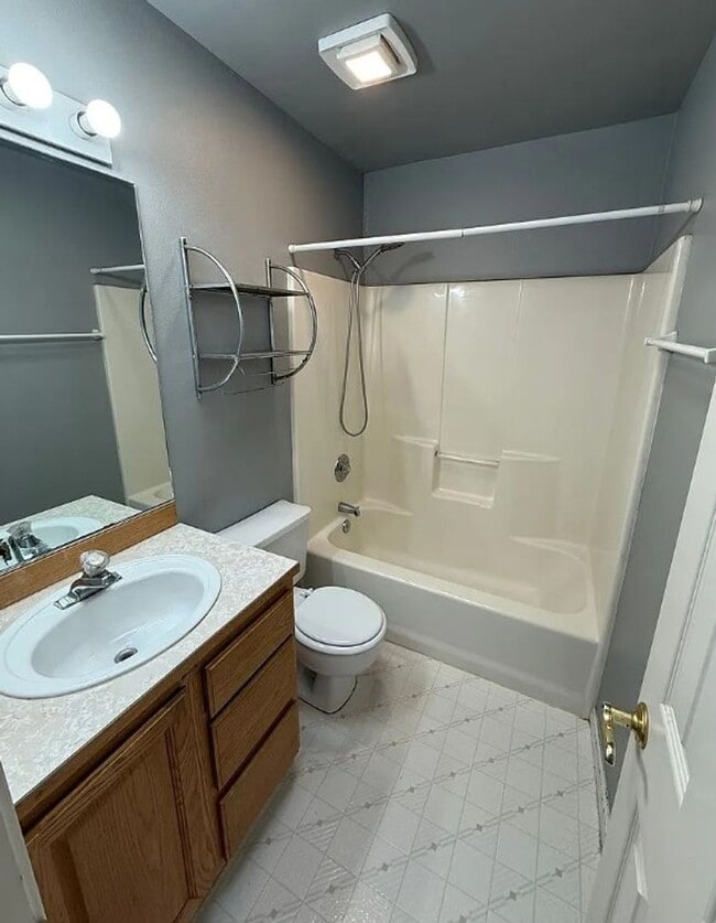 Building Photo - Large 6-Bedroom Home in Samish with a Fenced Yard MOVE IN READY