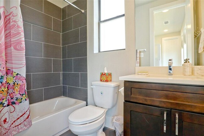 Building Photo - 2123 Arabelle St