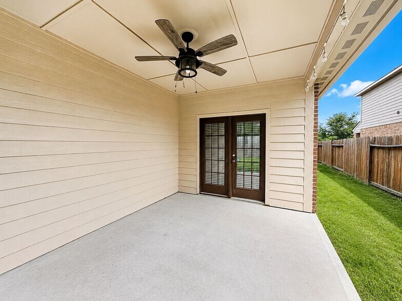 Building Photo - 8739 Leclaire Meadow Dr