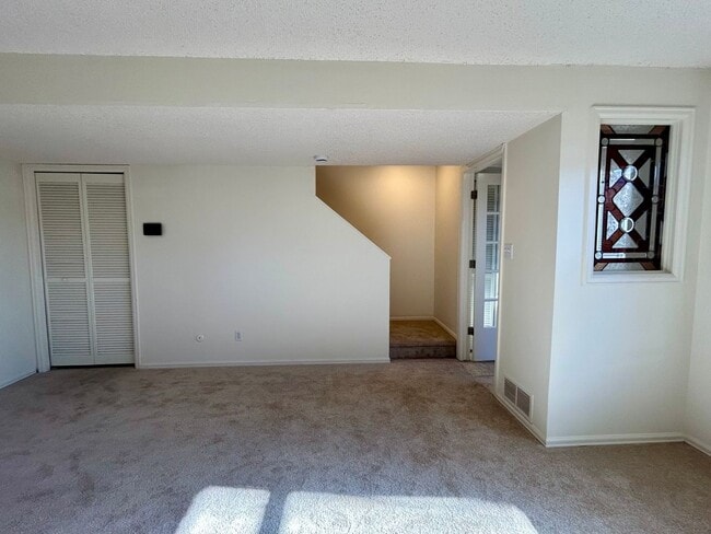Building Photo - SHORT TERM RENTAL! 3Br/2Ba Condo in the Heart of Boulder