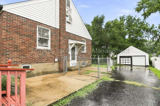 Building Photo - 1065 N Lafayette St