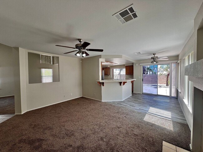 Building Photo - LARGE DESERT SHORES HOME, 4 BD 2.5 BATH, VAULTED CEILINGS, INCREDIBLE VALUE