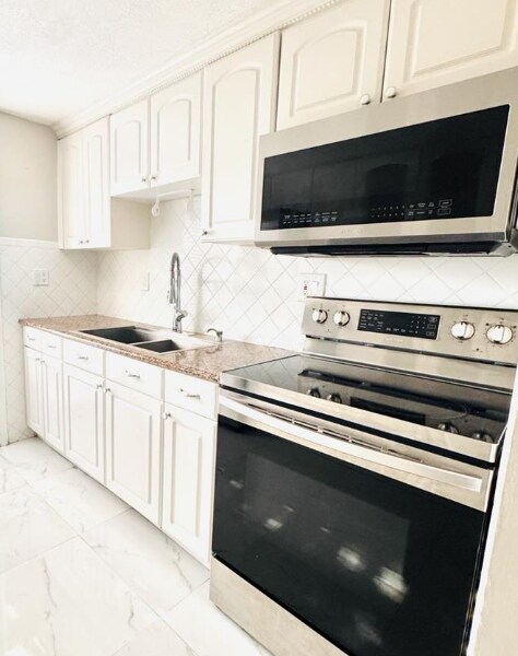 Building Photo - 6350 W 22nd Ct