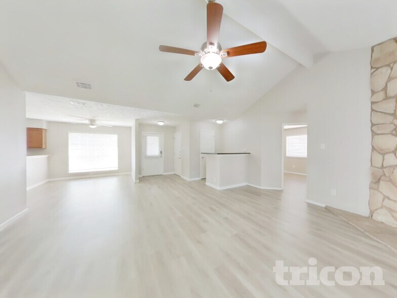 Building Photo - 14831 Waterside Dr