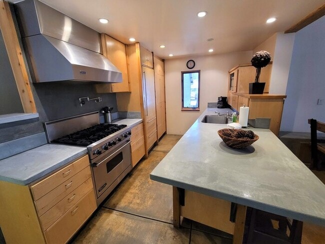 Building Photo - Custom Home Steps From Big Bear Lake