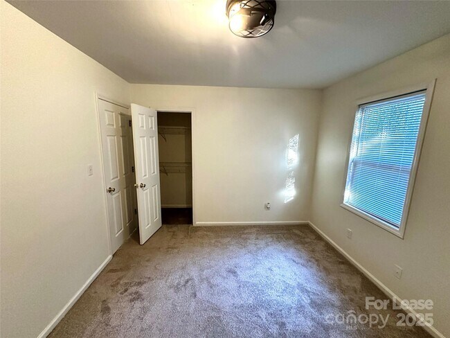 Building Photo - 5589 Wrenn Dr