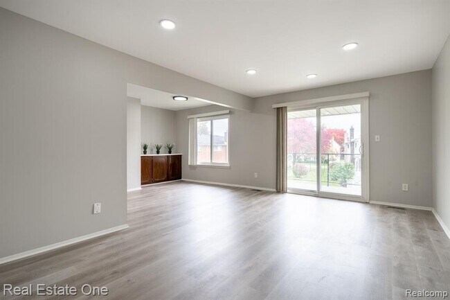 Building Photo - 37095 Nottingham Dr