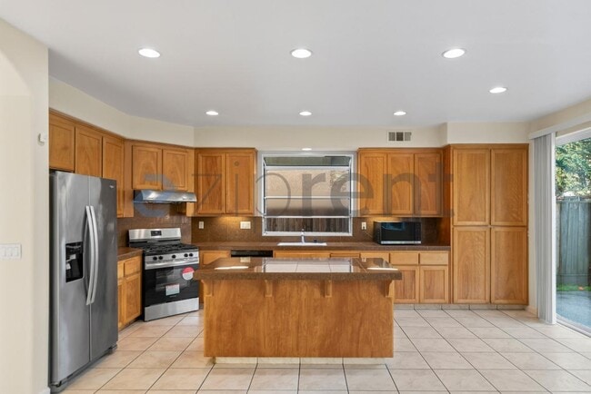 Building Photo - 709 Buriat St