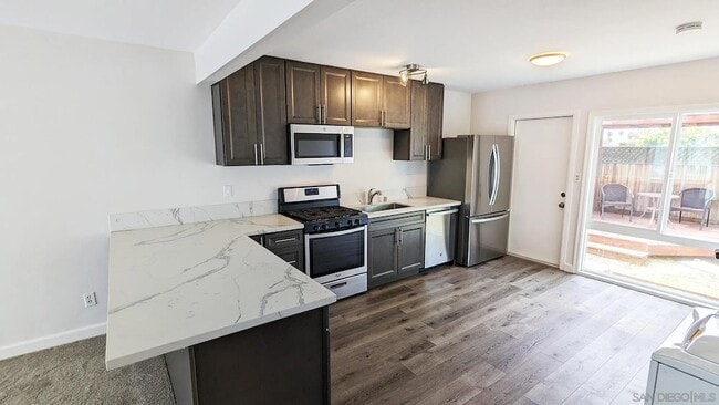 Building Photo - 4905 Iroquois Ave