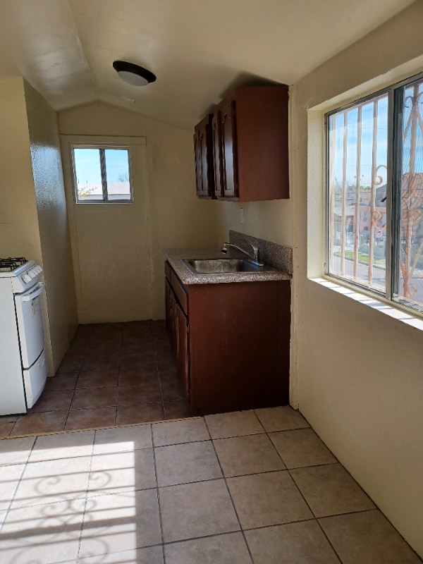 Building Photo - 1251 E 59th Pl