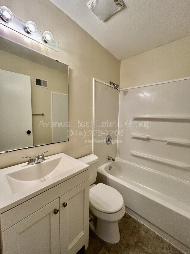 Building Photo - 7105 Circleview Dr