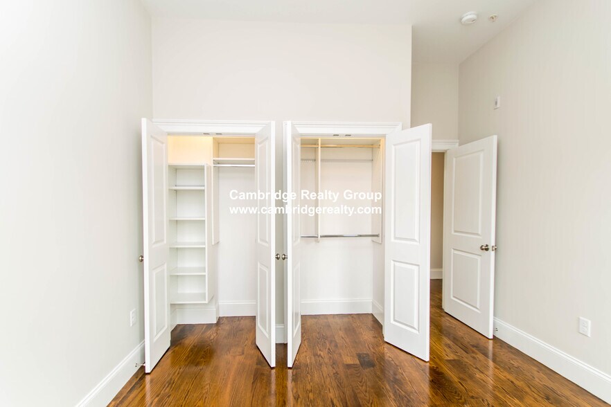 Building Photo - 131 Columbia St