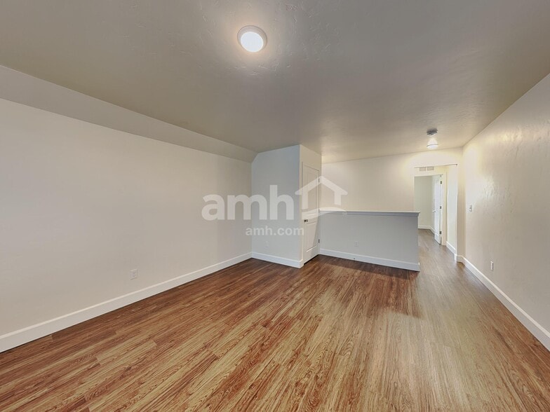 Building Photo - 94 E Sicily Dr