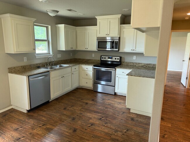 Building Photo - 170 Western Heights Cir