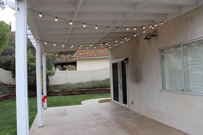 Building Photo - Spacious ALPINE 3 Bedroom 2.5 Bath 2 Story on a Cul De Sac