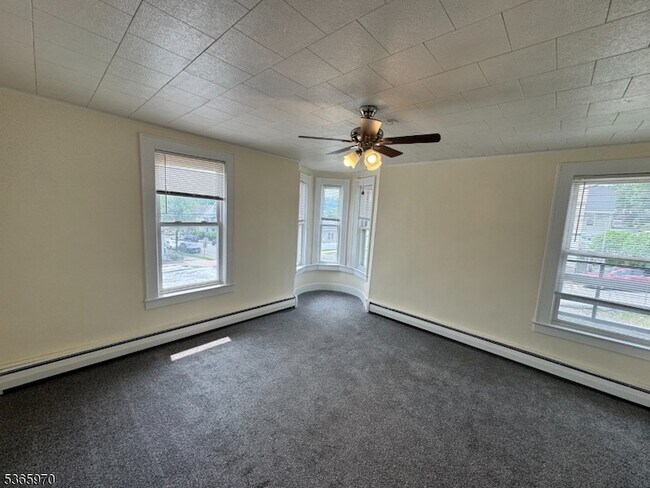 Building Photo - 156 Brown Ave
