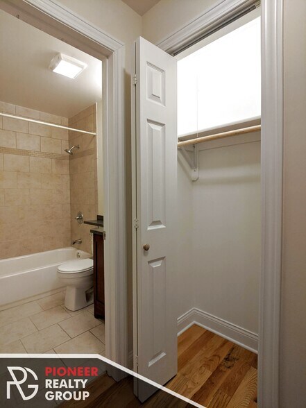 Building Photo - 557 W Arlington Pl