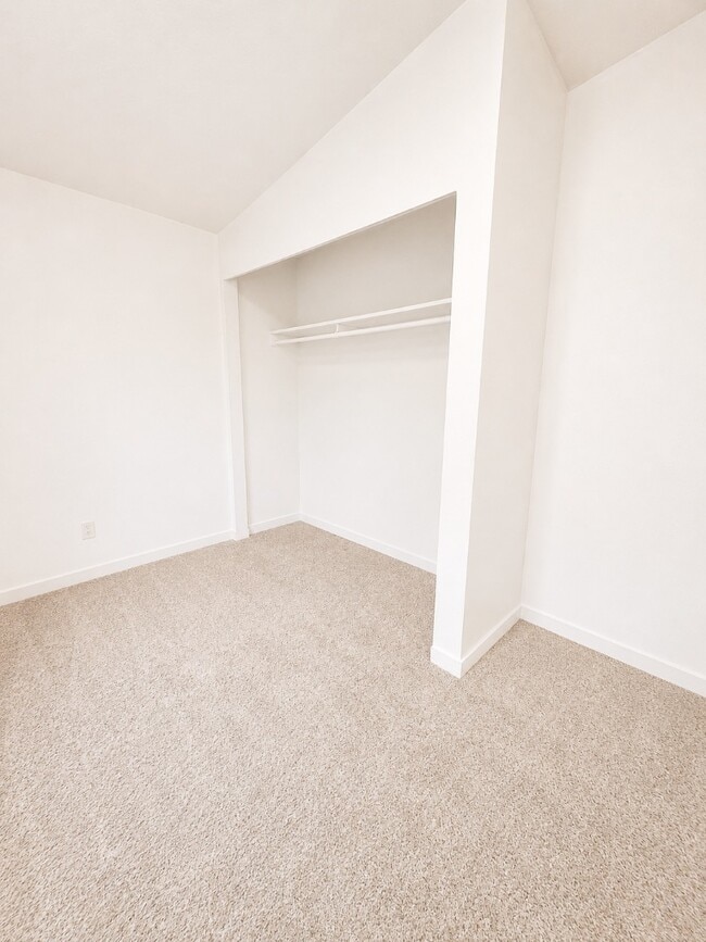 Building Photo - 6647 Alderson Ln