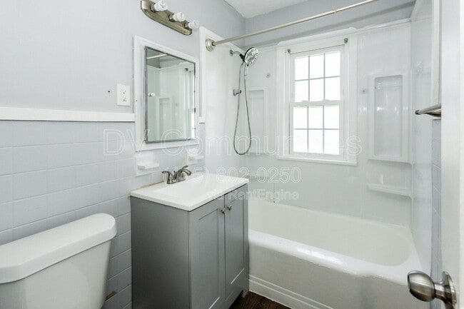 Building Photo - 492 E 327th St