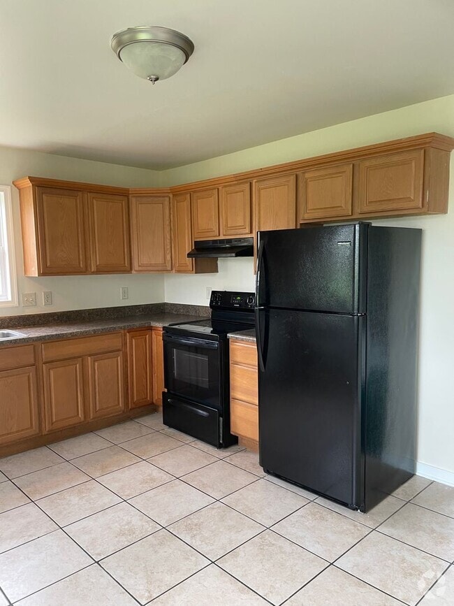 Building Photo - Waverly, VA - Four Bedroom / Two Bath - Mo...