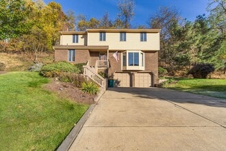 Building Photo - Spacious 4 Bed 2.5 Bath Home Located in North Hills School District - Available September 1st!