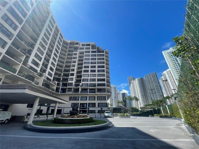 Building Photo - 540 Brickell Key Dr