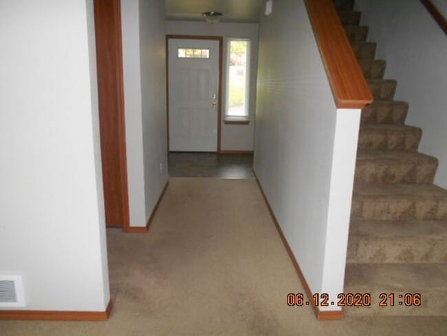 Building Photo - 3bd 2 1/2ba Home With garage