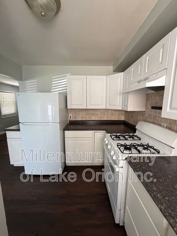 Building Photo - 260 W Longfellow Ave