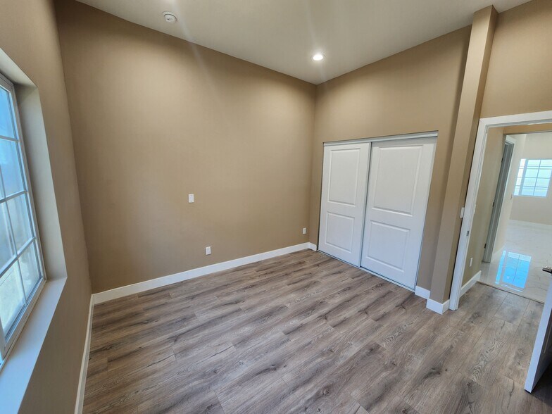 Building Photo - 10926 Olinda St